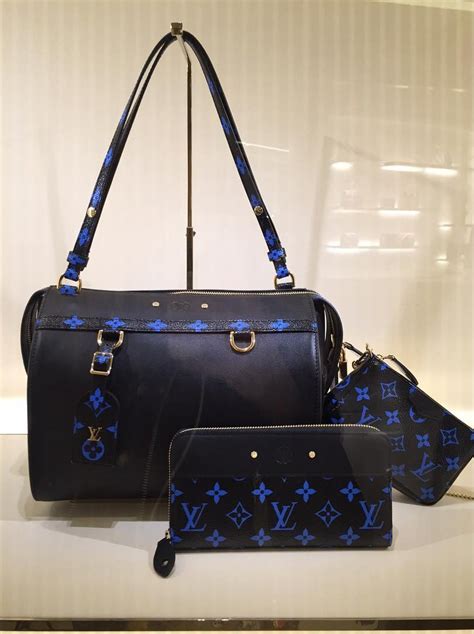 louis vuitton rugtas wit en blau|louis vuitton handbags blue.